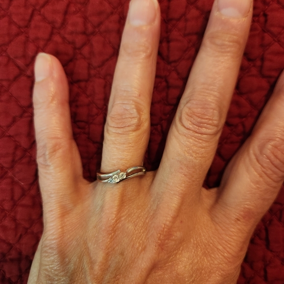 Lady Remington Silver Tone and 3 Clear Crystal Stones Ring Size 7 - Picture 3 of 7